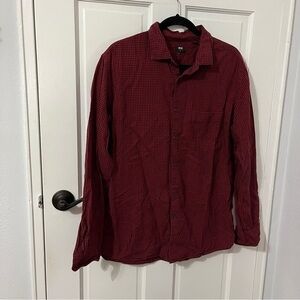 🩷 uniqlo men’s red and black button down shirt